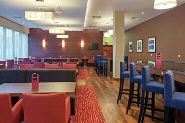 هتل Hampton By Hilton Warsaw Airport