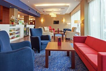 هتل Hampton By Hilton Warsaw Airport