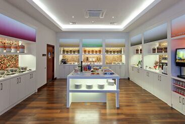 هتل Hampton By Hilton Warsaw Airport