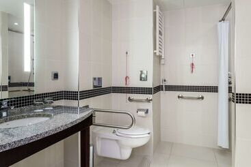 هتل Hampton By Hilton Warsaw Airport