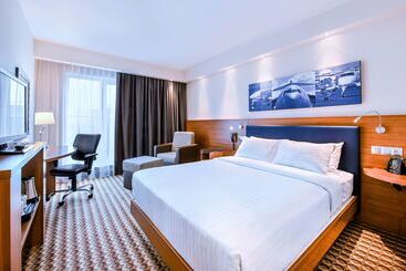 هتل Hampton By Hilton Warsaw Airport