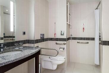 هتل Hampton By Hilton Warsaw Airport