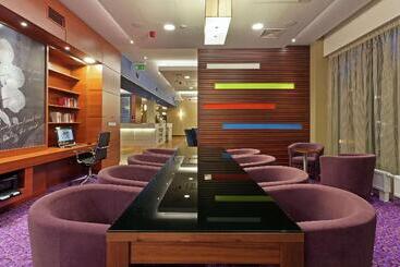 هتل Hampton By Hilton Warsaw Airport