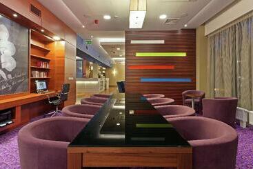 هتل Hampton By Hilton Warsaw Airport
