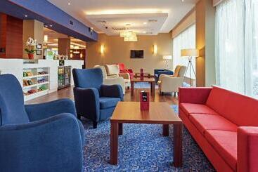 هتل Hampton By Hilton Warsaw Airport