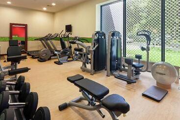 هتل Hampton By Hilton Warsaw Airport