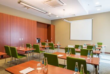 هتل Hampton By Hilton Warsaw Airport