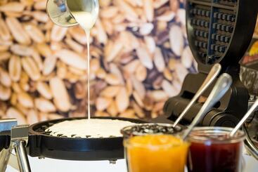 هتل Hampton By Hilton Warsaw Airport