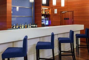 هتل Hampton By Hilton Warsaw Airport