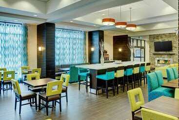 هتل Hampton Inn By Hilton Winnipeg Airport/polo Park