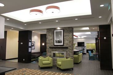 هتل Hampton Inn By Hilton Winnipeg Airport/polo Park