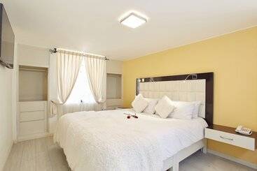 هتل Natura Inn