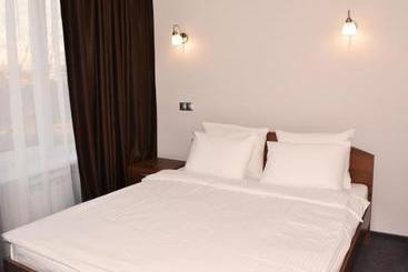 酒店 Polyot Krasnoyarsk