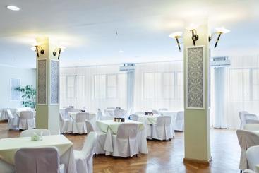 هتل Devon Medical & Spa