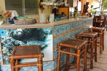 هتل Wellbeach Dive Resort