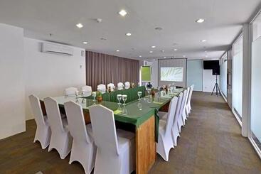 Whiz Hotel Pemuda Semarang