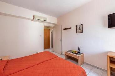 هتل Poseidonia Apartments