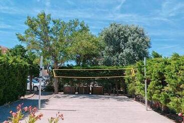 اقامتگاه Résidence L Oustal Des Mers