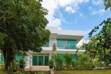 هتل Casa Aakal Lagoon Front