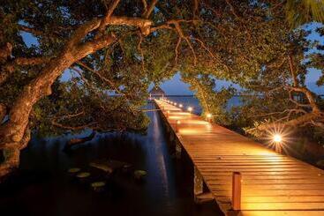 هتل Casa Aakal Lagoon Front