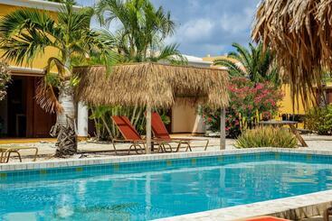 هتل Djambo Apartments Adults Only