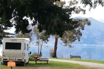 هتل The Camp   Lake Hawea