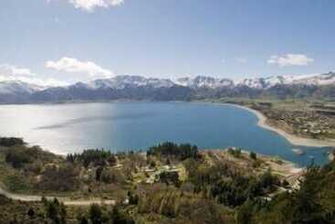 هتل The Camp   Lake Hawea