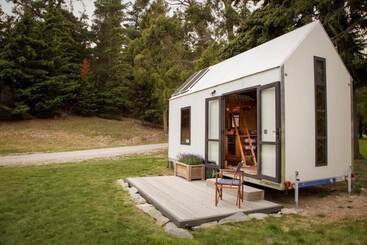 هتل The Camp   Lake Hawea