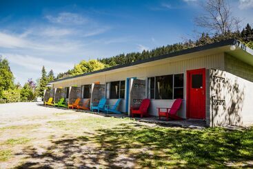هتل The Camp   Lake Hawea
