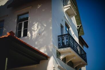 پانسیون A House In Estoril  Adults Only