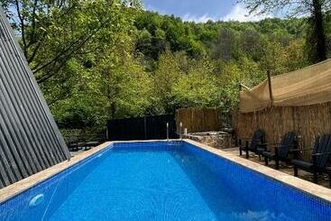 تختخواب و صبحانه Sapanca Keyf I Dere Bungalov