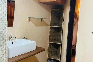 هتل Bamboo Village Resort