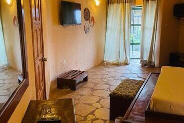 هتل Bamboo Village Resort