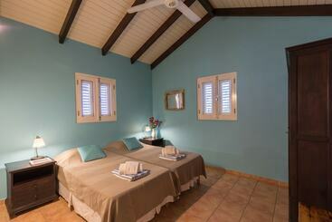 هتل Blachi Koko Apartments Bonaire