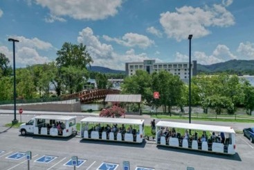 هتل Holiday Inn & Suites Pigeon Forge Convention Center, An Ihg