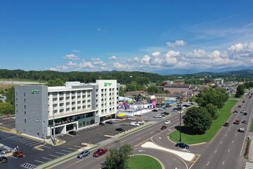 هتل Holiday Inn & Suites Pigeon Forge Convention Center, An Ihg