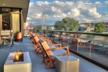 هتل Holiday Inn & Suites Pigeon Forge Convention Center, An Ihg