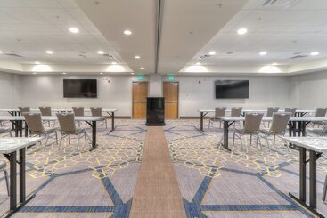 هتل Holiday Inn & Suites Pigeon Forge Convention Center, An Ihg