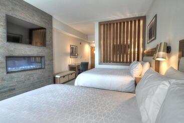 هتل Holiday Inn & Suites Pigeon Forge Convention Center, An Ihg