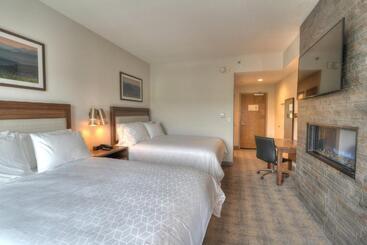 هتل Holiday Inn & Suites Pigeon Forge Convention Center, An Ihg