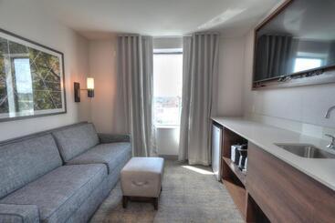هتل Holiday Inn & Suites Pigeon Forge Convention Center, An Ihg