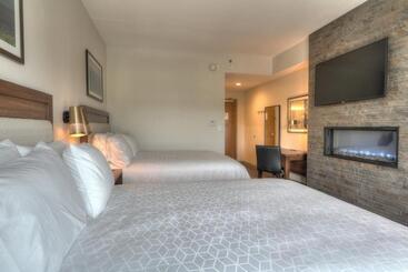 هتل Holiday Inn & Suites Pigeon Forge Convention Center, An Ihg