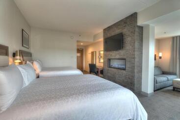 هتل Holiday Inn & Suites Pigeon Forge Convention Center, An Ihg