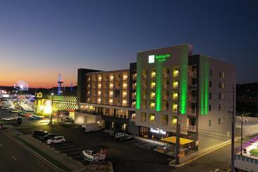هتل Holiday Inn & Suites Pigeon Forge Convention Center, An Ihg