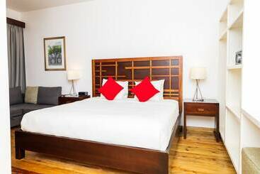 هتل La Placita Inn