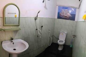 Star Hotel Arugambay