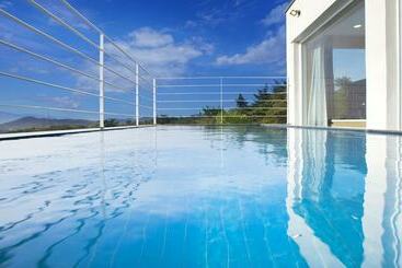 Отель The Mare Pool Villa Pension