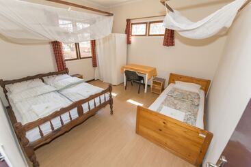 Lovasoa Cccc   Hostel