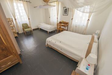 Lovasoa Cccc   Hostel