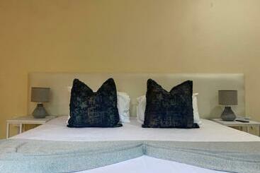 پانسیون The Brook Villa